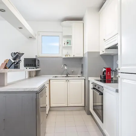 Apartament With A Parking Space - 22452 Split
