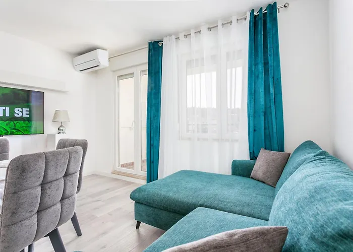 With Parking Space - 22452 Apartman