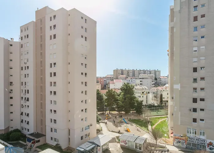 With Parking Space - 22452 Apartman *