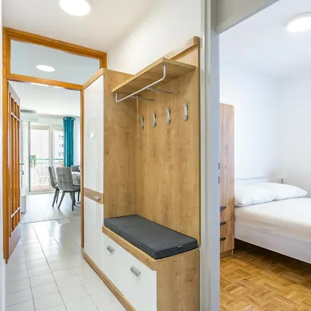 With Parking Space - 22452 스플리트